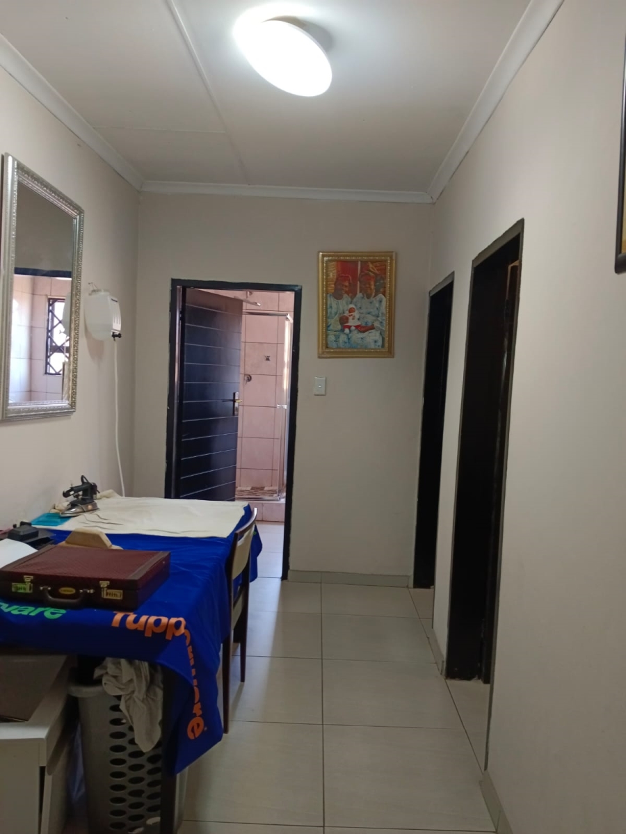 6 Bedroom Property for Sale in Flamwood North West